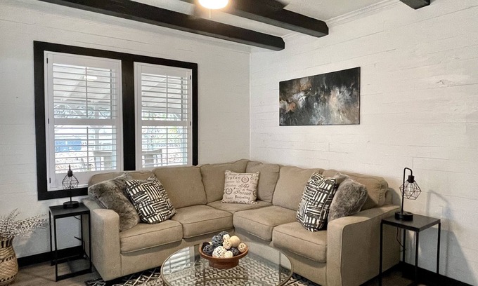 Calera Haus | Renovated Calera Farmhouse Home!