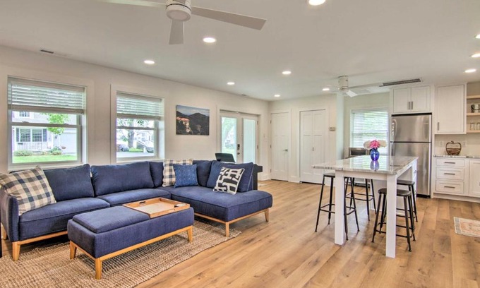 Cambridge Haus | Renovated Cambridge Retreat with Patio and Grill!