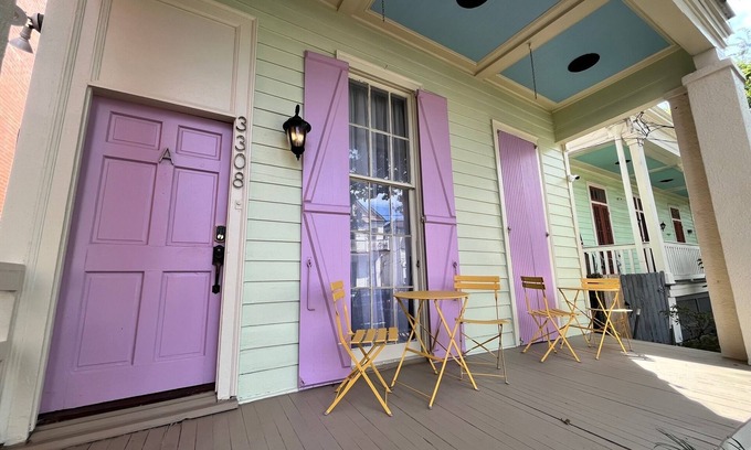 Faubourg Delassize Wohnung | Renovated Garden District Cottage 1 block from Streetcar in Historic District!