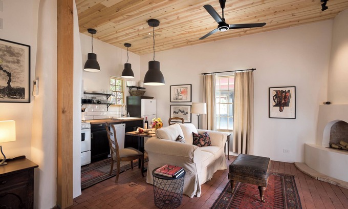 Downtown Santa Fe Haus | Kürzlich rekonstruiertes historisches Haus in der Innenstadt von Santa Fe.