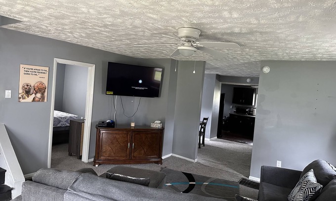 Springfield Haus | Renovated Home Away From Home