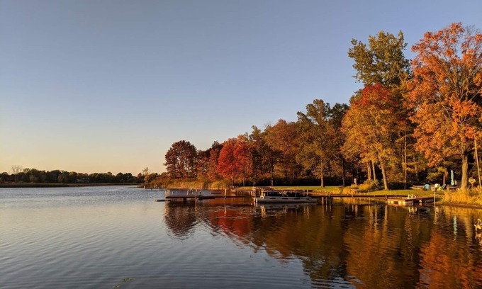 Vicksburg Haus | Renovated Lake House is Cozy Year-Round Getaway