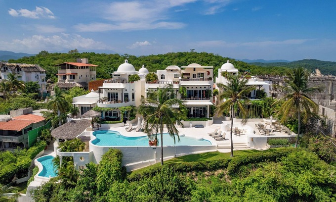 P Chahue Villa | Erschwingliche Villa mit vier Schlafzimmern mit endlosem Blick, privater Pool + die Stadt gehen