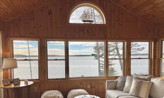 Milbridge Hütte | Renovated Oceanfront Cottage - Near Acadia