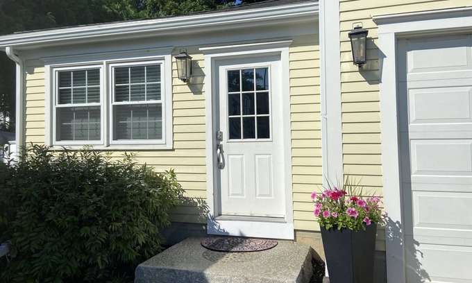 Dartmouth Wohnung | Renovated Private Studio Near Beach and Shopping