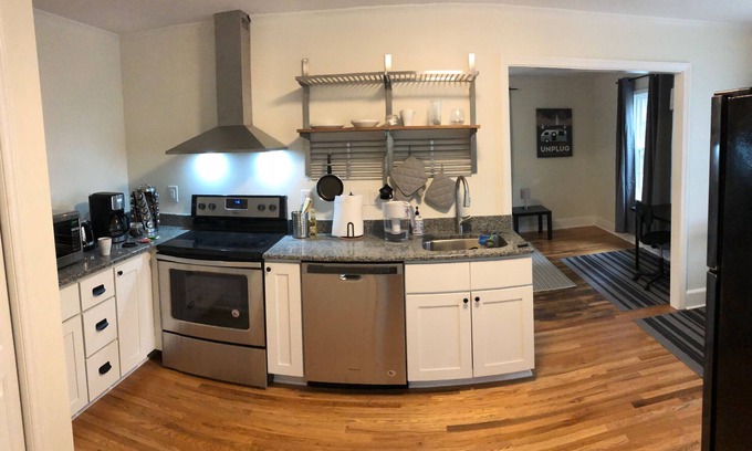 East Durham Wohnung | Renovated Space Close to Downtown - A