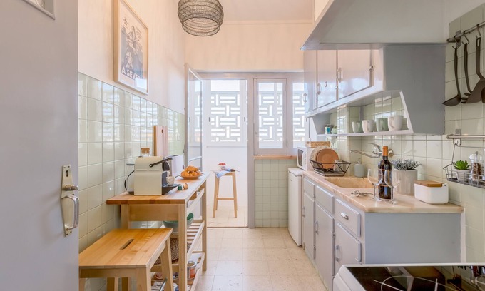 Alfama Wohnung | Renovated Sunny Apartment with Balcony, By TimeCooler