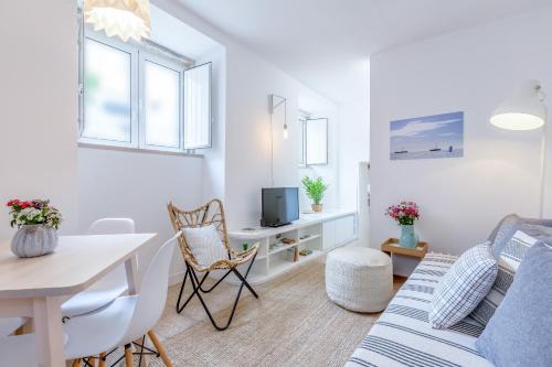 Socorro Wohnung | Renovated Typical Baixa Apartment, By TimeCooler