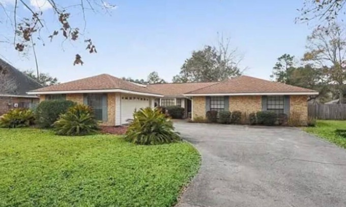 Slidell Haus | Rental home with Pool table and 6 beds