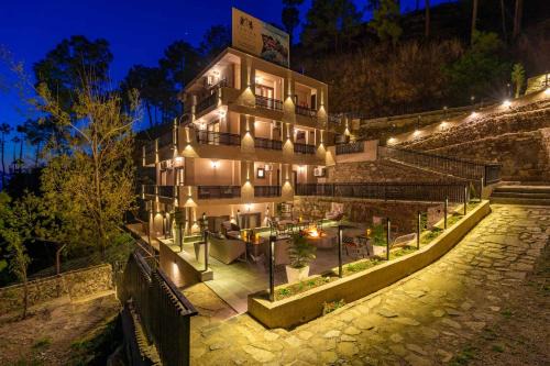 Chail Villa | Residences By Tarika by VEO - Luxury 7BR villa in Chail with Bonfire and Hillview