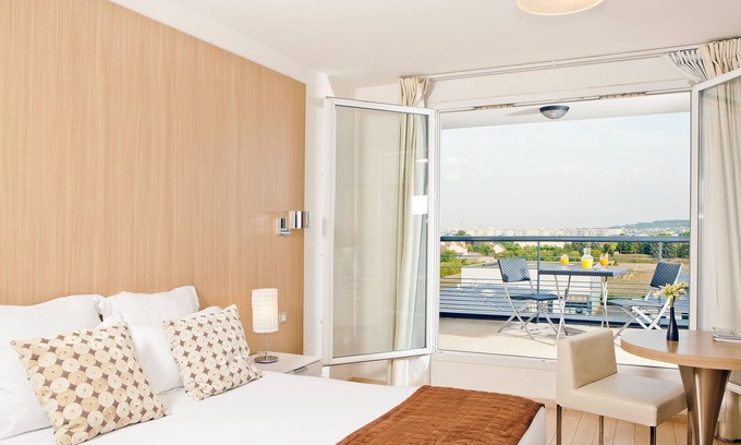 Carrieres-sur-Seine Haus | Residhome Carrières La Défense