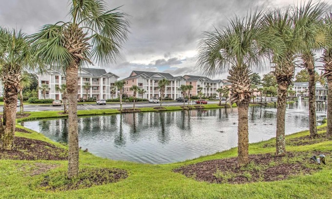 Carolina Forest Wohnung | Resort Amenity Access Chic Myrtle Beach Condo!