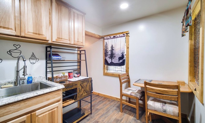 Chiloquin Wohnung | Resort Cabin on the River ~ 21 Mi to Crater Lake!