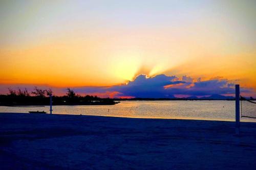 Arraial do Cabo Haus | Resort em Arraial do Cabo, Momentos inesquecíveis em um apartamento de luxo com 2 quartos, 2 BANHEIROS e 2 vagas de carro entre a praia e a lagoa