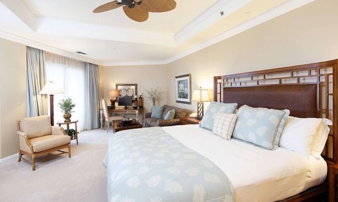 Seven Mile Beach Eigentumswohnung | Resort Ocean View Apartment steps away from 7 Mile Beach at The Ritz-Carlton