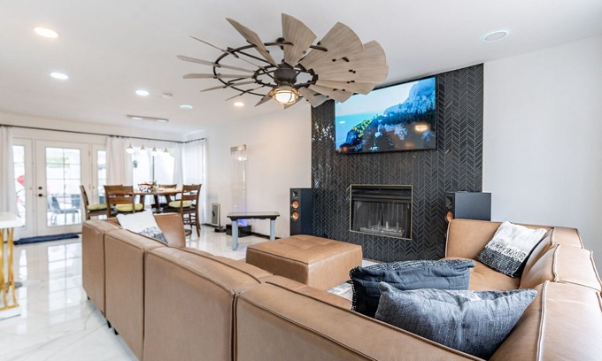 Chandler Haus | Resort setting in Chandler Home with Free Heated Pool /Spa /Game Room /Mini Golf