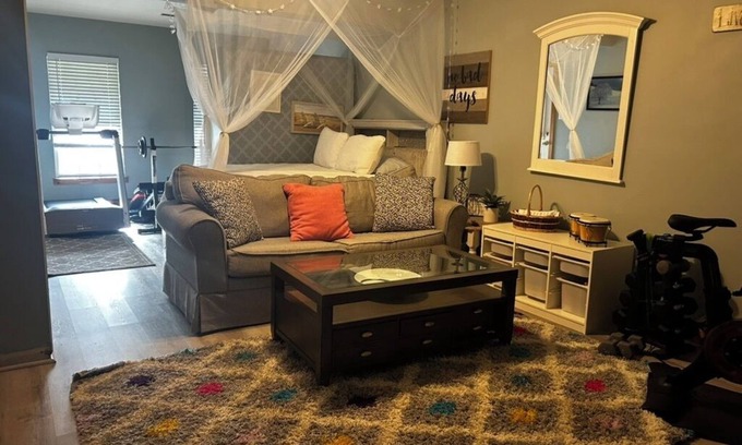 Woodstock Wohnung | Resort studio apartment with private hot tub, fire pit, gym, and access to pool.