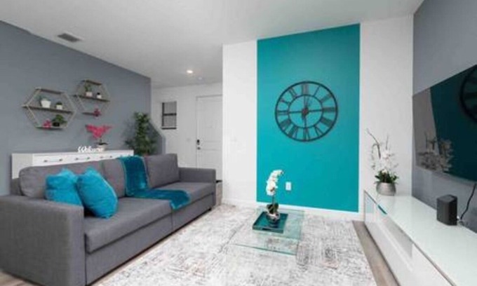 Survey Creek Haus | Resort style 2/2.5 palmaire