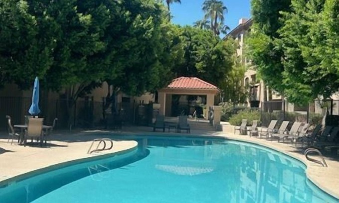 Camelback East Eigentumswohnung | Resort Living Beautiful Pool and Spa Biltmore