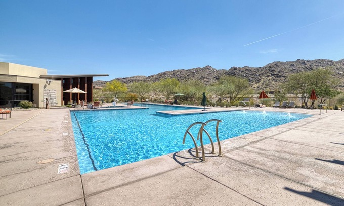 South Mountain Wohnung | 1 bed -gated community, Gym, pool near downtown Phx, mountain view