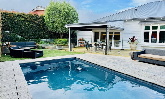 Auckland Haus | Resort style home with Pool, Chefs Kitchen and 4 bedrooms.