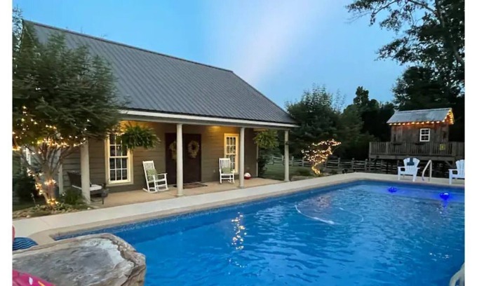 Ramer Haus | Resort-Style plus a Treehouse Sleeper