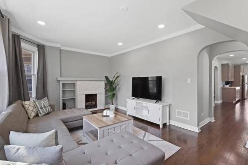 Morton Grove Haus | Rest and Relaxation with Game Room Morton Grove IL 3 BR House