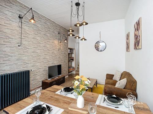 Poncin Haus | Rest and River