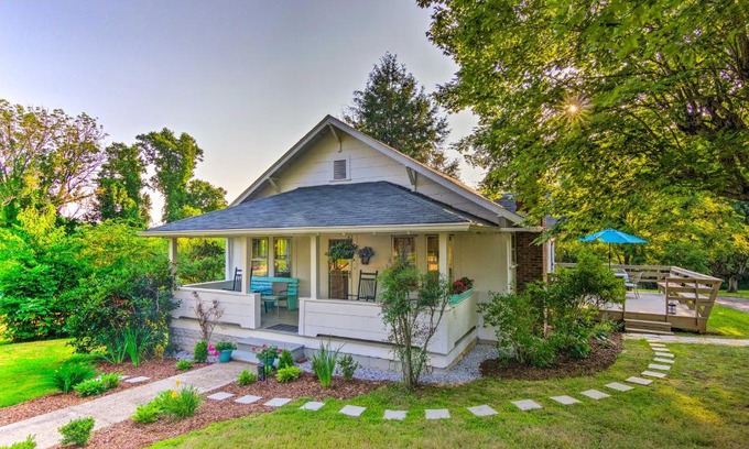 Mars Hill Haus | Restored Mars Hill Home on 1 Acre Walk to Town!