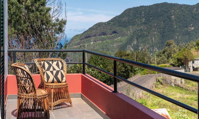 Sao Vicente Haus | Retiro do Artista - art and views over the valley