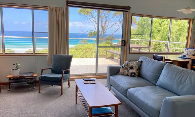 Separation Creek Haus | Retro Beach house for 2