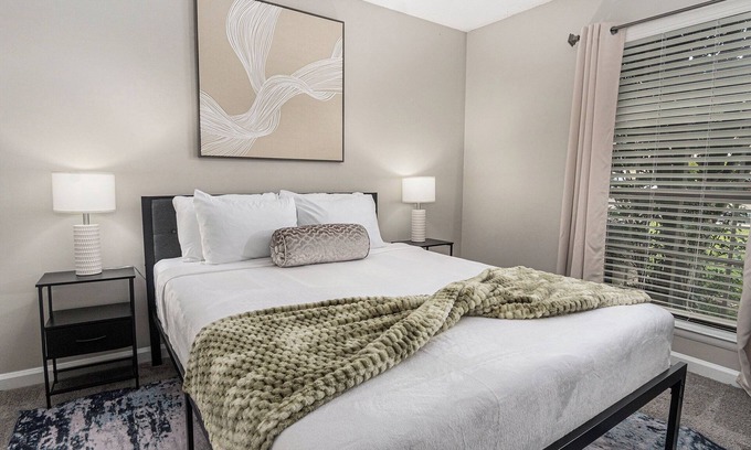 Crestline Heights Wohnung | Retro Charm, Modern Comfort - Minutes from BHM!