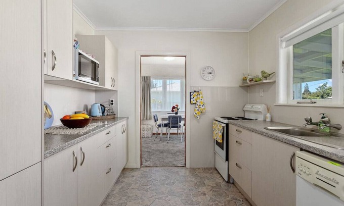 Waiotahi Haus | Retro Cottage in Opotiki CBD