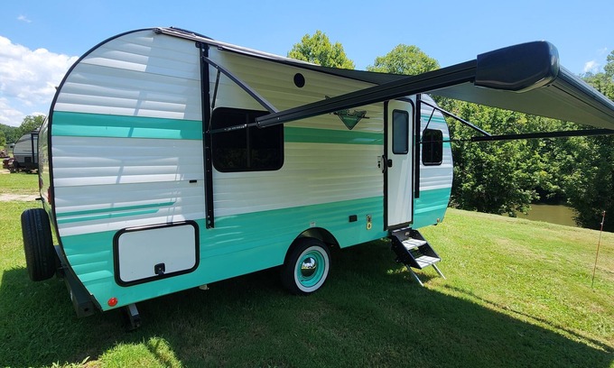 Smith Haus | Retro RV with Wi-Fi and air conditioning located directly on Clinch River