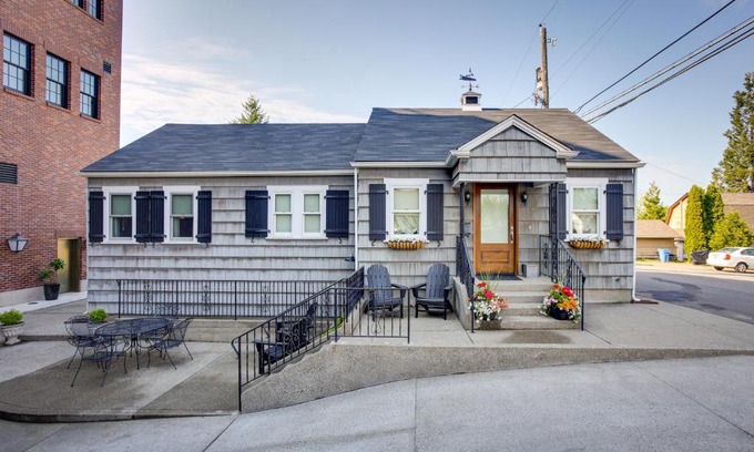 West End Haus | Retro-Style Home in Ruston Walkable Location!