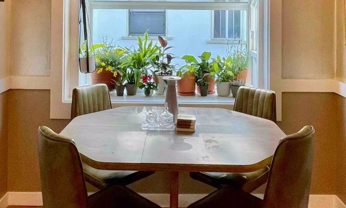 Eastside Eigentumswohnung | Retro Vibes - Updated 1950s 1 Br/1 bath Duplex Unit