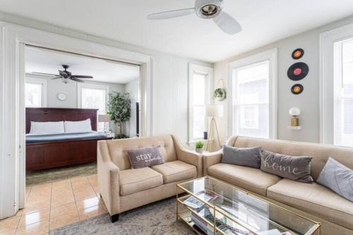 West End - West Side Wohnung | Revamped 3BR Apt with Easy Check-In Family-Friendly