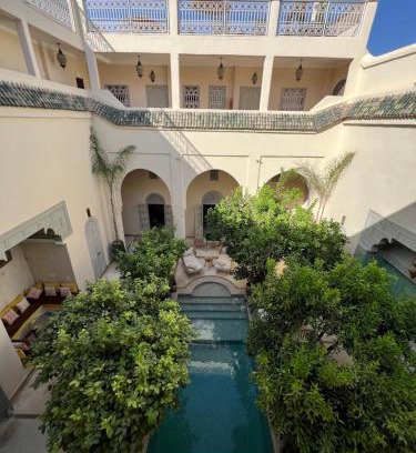 Bab Taghzout Haus | Riad Emberiza Sahari