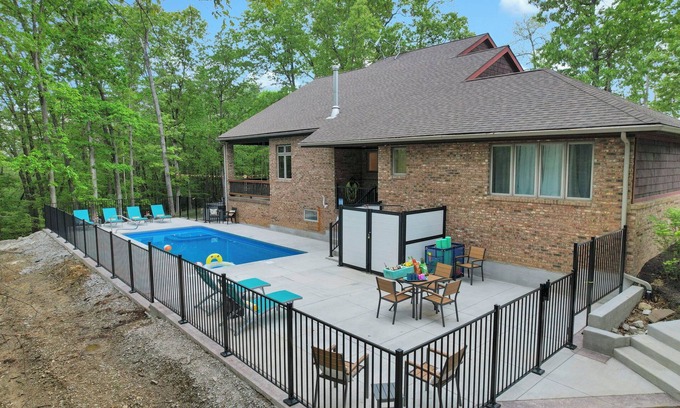 Sugar Grove Haus | Rickenbacker Ridge sleeps 13 w/ heated pool+hot tub+firepit+game room !