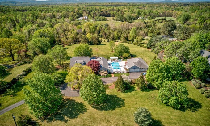 Batesville Hütte | Ridgeview Cottage-Cottage-Eigenes Badezimmer