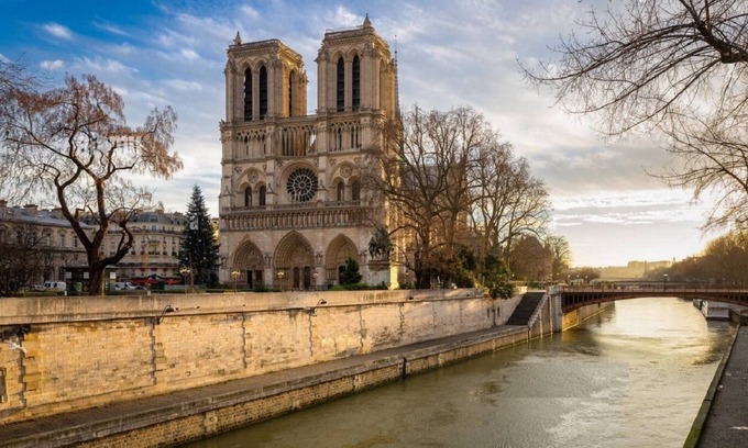 Sorbonne Wohnung | RIGHT IN FRONT OF NOTRE-DAME AT QUAI SAINT-MICHEL – 160 M² - 4 BEDROOM