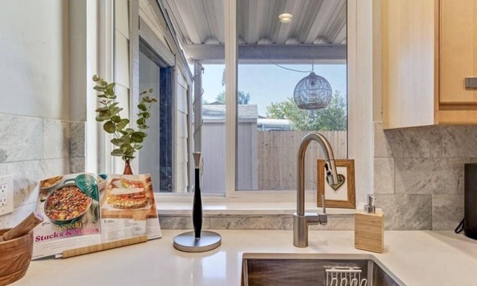 Holladay Haus | Right off i215, Close to Ski Resort, Pet Allowed