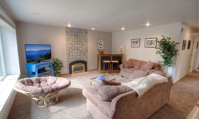 Upper Kingsbury Haus | Rim Trail and Relax by Lake Tahoe Accommodations
