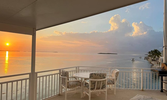 Cutthroat Harbor Estates Haus | Rise And Shine On The Water