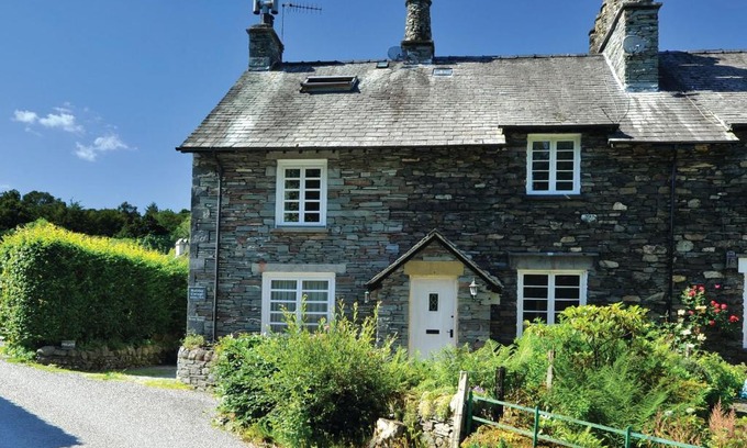 Skelwith Bridge Haus | River Bank Langdale