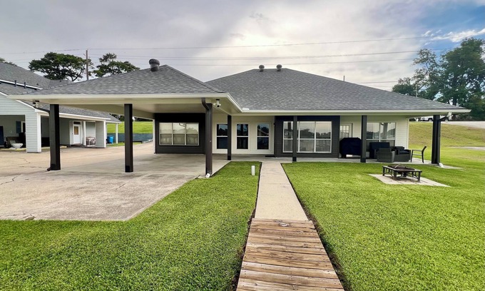 New Roads Haus | River Bend - False River