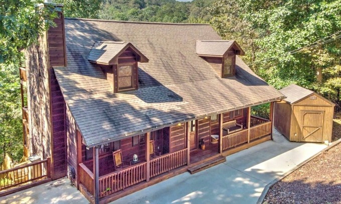 Ellijay Kabine | River Cabin w/Mtn view SPECIAL 8TH NIGHT FREE Tubing Hot Tub Fireplace King Beds