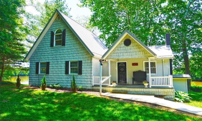 Keene Haus | River House - Waterfront 3 bedroom, 2 bath