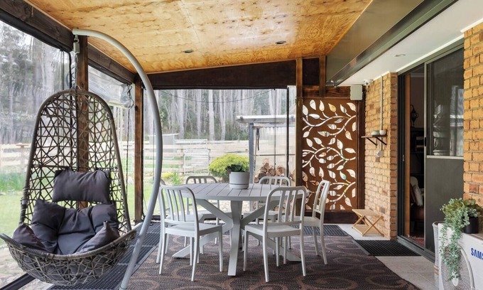 Longley Haus | River Rock Retreat Relaxing Country Spa Seclusion