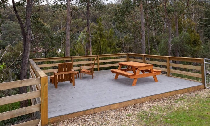 Longley Haus | River Rock Retreat Relaxing Country Spa Seclusion